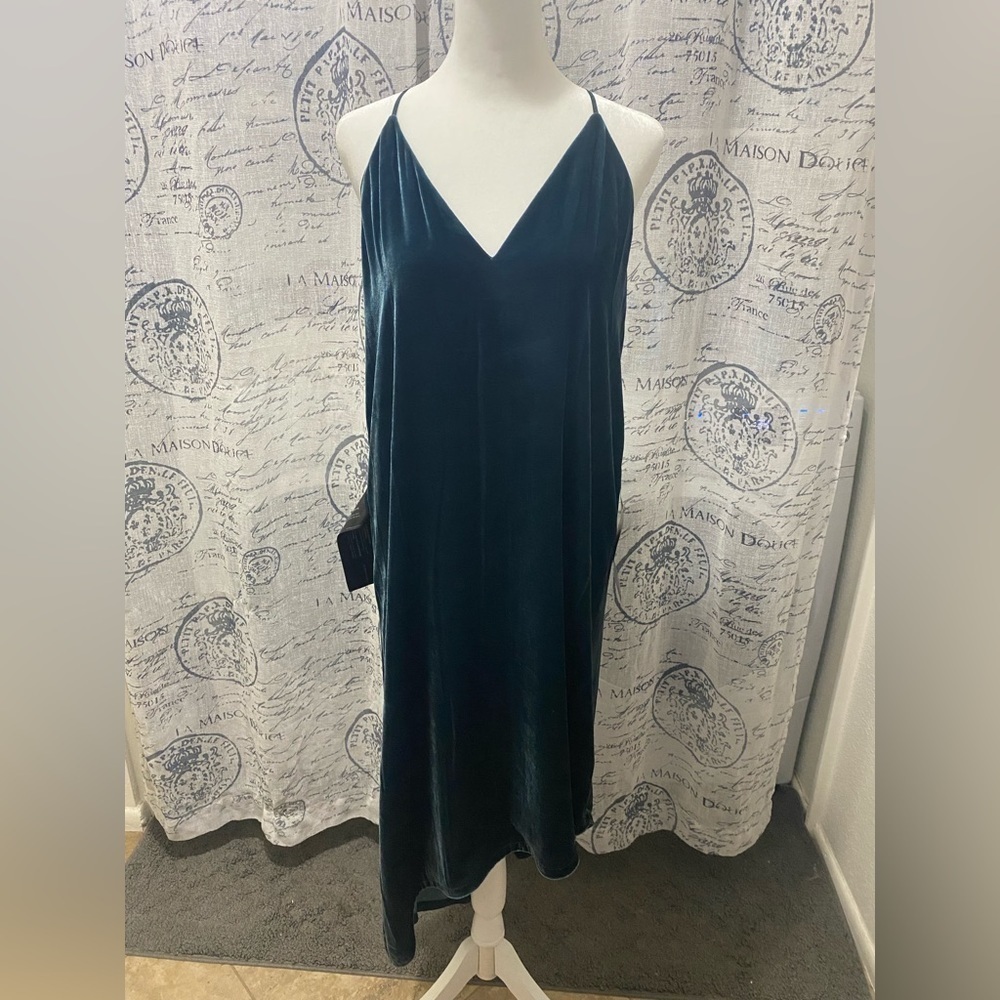 BCBGMAXAZRIA | Elana “Midnight Teal” Velvet Dress
